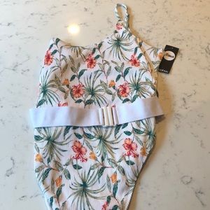 One piece, 1 strap bathing suit